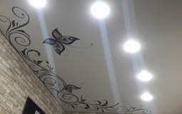 Матовый потолок с фотопечатью в коридор